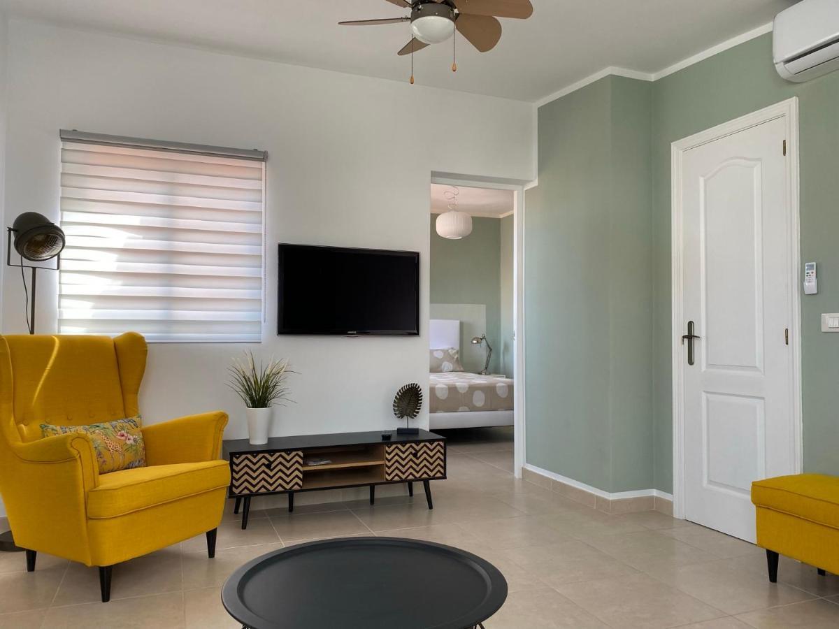 Juangy'S Apartments In Las Adelfas Golf Del Sur サンミゲル・デ・アボナ エクステリア 写真