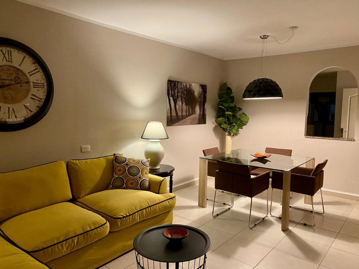 Juangy'S Apartments In Las Adelfas Golf Del Sur サンミゲル・デ・アボナ エクステリア 写真