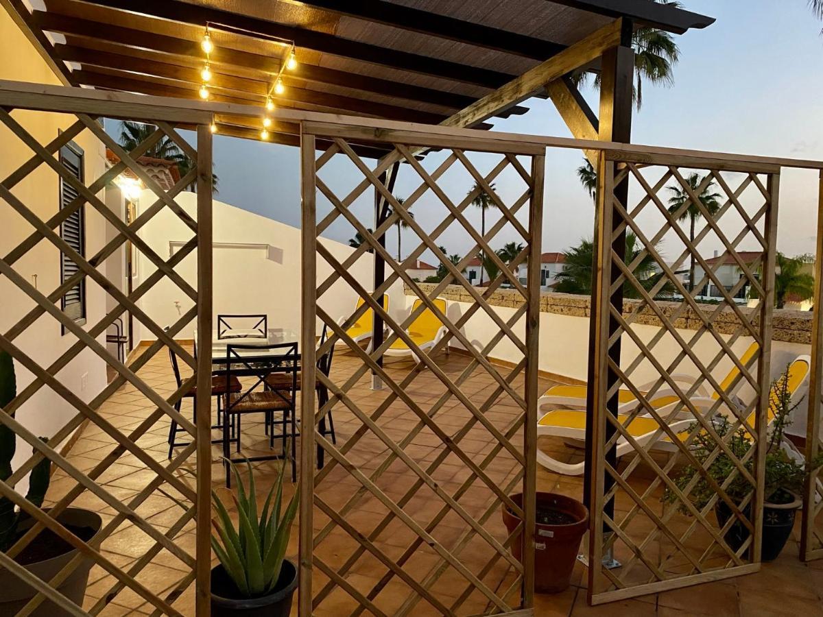 Juangy'S Apartments In Las Adelfas Golf Del Sur サンミゲル・デ・アボナ エクステリア 写真